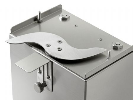 Trancheuse boucherie saucisse DSM3500E avec lame de 350 mm et transmission par pignon - Bartscher - 120578