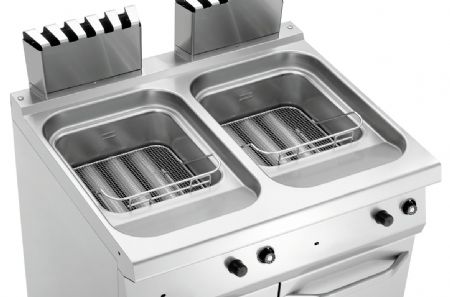 Friteuse professionnelle profondeur 700 gaz 700, L800, 2x15L, Gaz, sur pied, 2 cuves de 15 L, 30 kW - Bartscher - 2859271
