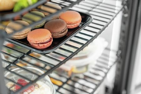 Mini vitrine rfrigre 98 litres noir avec 4 tablettes intermdiaires