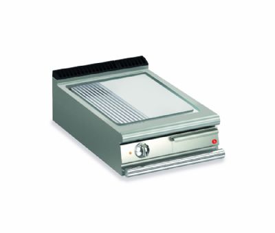 Plancha électrique inox de comptoir rainurée 1/3 et surface lisse 2/3 avec 5,4 kW Plancha électrique inox de comptoir rainurée 1/3 et surface lisse 2/3 avec 5,4 kW