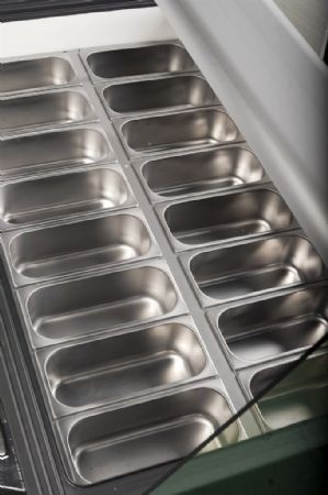 Vitrine réfrigérée de Glacier 630 L avec 16 bacs de 5 litres - Combisteel - 7472.0115