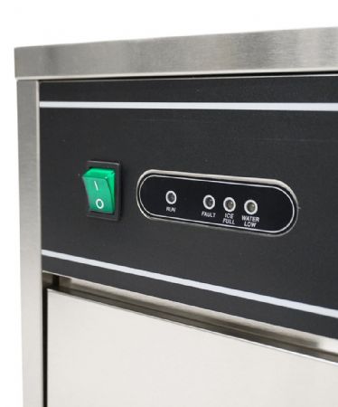 Machine à glaçons professionnelle 26 kg/24 h avec réserve de 6 kg - Combisteel - 7476.0150
