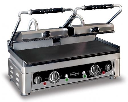 Grill panini double plaque lisse et nervurée - Combisteel - 7491.0030 Grill panini double plaque lisse et nervurée - Combisteel - 7491.0030