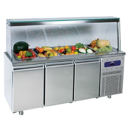 Saladette réfrigérée 3 portes vitrées GN 1/1 et structure en verre, 5x GN 1/1 h=150 mm positive - Virtus - BNA0069 Saladette réfrigérée 3 portes vitrées GN 1/1 et structure en verre, 5x GN 1/1 h=150 mm positive - Virtus - BNA0069