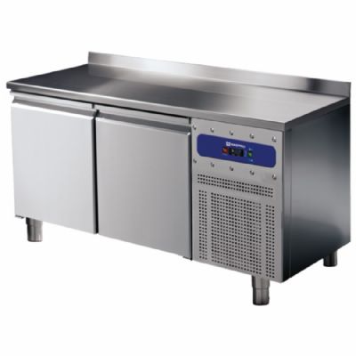 Table froide inox 2 portes avec dosseret et température -2/+8°C Table froide inox 2 portes avec dosseret et température -2/+8°C