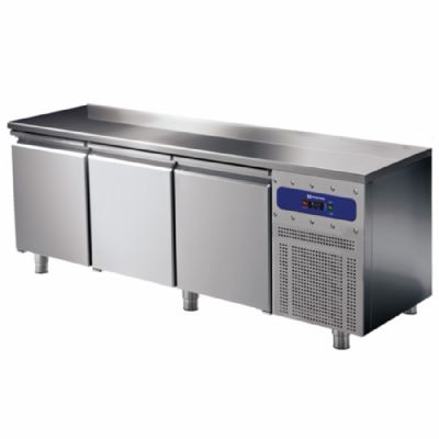 Table froide inox 3 portes - plage de température -2/+8°C avec volume 400 L Table froide inox 3 portes - plage de température -2/+8°C avec volume 400 L