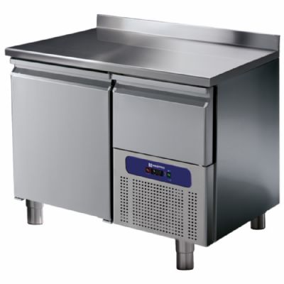 Table froide inox 1 porte GN 1/1 avec dosseret température -2/+8°C Table froide inox 1 porte GN 1/1 avec dosseret température -2/+8°C