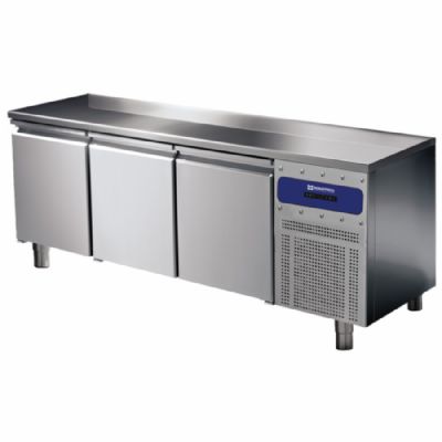 Table froide pâtissière 3 portes dessus inox 600x400 température -2/+8°C Table froide pâtissière 3 portes dessus inox 600x400 température -2/+8°C
