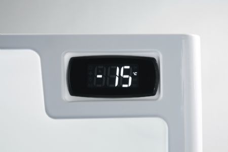 Congélateur vertical professionnel blanc avec bandeau lumineux 1 porte vitrée chauffante 320 L - Coolhead - CNG 390C