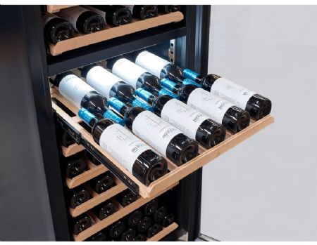 Cave à vin professionnelle noire bi-température avec 1 porte vitrée et 9 étagères en bois amovibles - 169 bouteilles