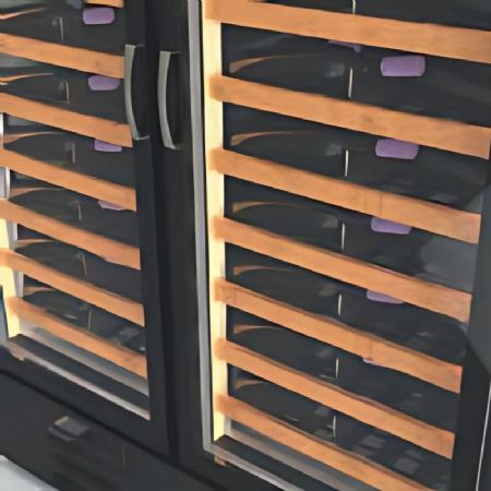 Armoire  vins bi-temprature noire 3 portes vitres  +2 / +18C - 500L