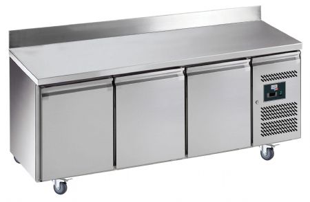 Desserte réfrigérée inox positive avec dosseret 100x20 mm 3 portes GN 1/1, 465 L, sur roulettes - l2g - GN3200TN Desserte réfrigérée inox positive avec dosseret 100x20 mm 3 portes GN 1/1, 465 L, sur roulettes - l2g - GN3200TN