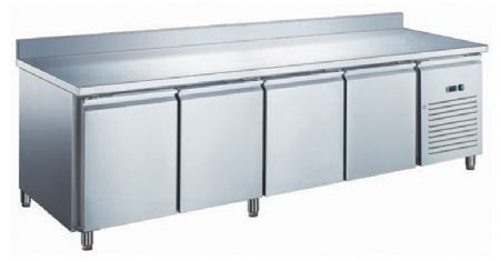 Table desserte réfrigérée professionnelle 4 portes positive avec dosseret 553 L - Furnotel - GN4201X