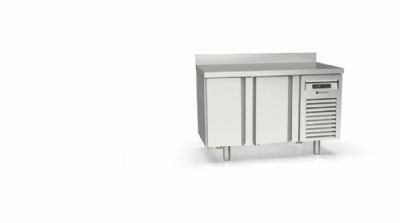Table inox froid négatif avec dosseret et 2 portes pleines GN 1/1 - 1345x700x850 mm Table inox froid négatif avec dosseret et 2 portes pleines GN 1/1 - 1345x700x850 mm