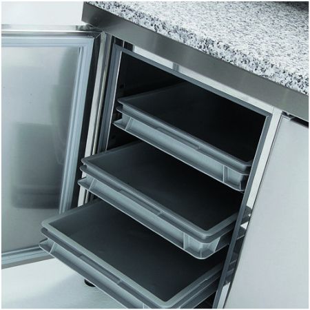 Table à pizza inox positive dessus granit avec 2 portes - 1495x600x850 mm Table à pizza inox positive dessus granit avec 2 portes - 1495x600x850 mm