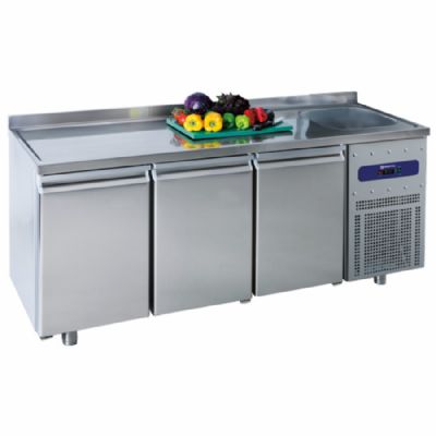 Table froide inox 3 portes avec évier à droite et dosseret température -2/+8°C Table froide inox 3 portes avec évier à droite et dosseret température -2/+8°C