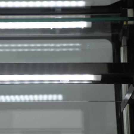 Vitrine réfrigérée noire 2 portes vitrées coulissantes allant de -1 à +5°C - 1200x750x1360mm