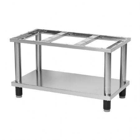 Soubassement à structure ajourée sur vérins réglables avec tablette centrale