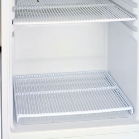 Grille rilsanise infrieure pour armoires frigorifiques