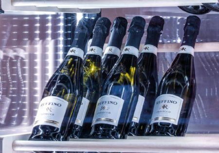 Cave  vins 4 faces vitres noire -1 / +5 C - 440 litres