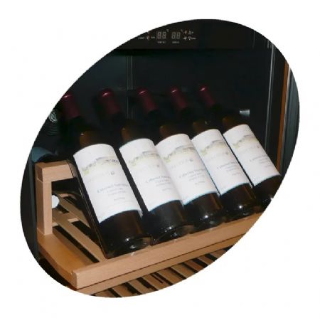 Cave  vin professionnelle avec une porte vitre et 15 tagres en bois - 168 bouteilles