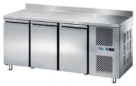 Table desserte réfrigérée professionnelle 3 portes positive avec dosseret 315 L - Sofraca - TRG3P Table desserte réfrigérée professionnelle 3 portes positive avec dosseret 315 L - Sofraca - TRG3P