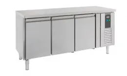 Table desserte réfrigérée 3 portes pleines 386 L positive - Combisteel - 7450.0116 Table desserte réfrigérée 3 portes pleines 386 L positive - Combisteel - 7450.0116