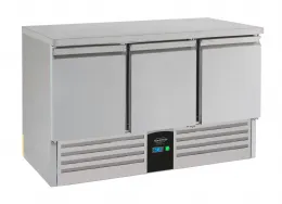Table desserte réfrigérée 3 portes pleines 400 L positive - Combisteel - 7450.5115 Table desserte réfrigérée 3 portes pleines 400 L positive - Combisteel - 7450.5115