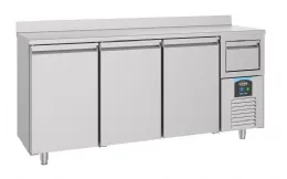 Table desserte réfrigérée 3 portes pleines 632 L - Combisteel - 7489.5265 Table desserte réfrigérée 3 portes pleines 632 L - Combisteel - 7489.5265