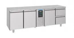 Table desserte réfrigérée 3 portes pleines avec 2 tiroirs 632 L - Combisteel - 7489.5360 Table desserte réfrigérée 3 portes pleines avec 2 tiroirs 632 L - Combisteel - 7489.5360