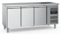Table desserte réfrigérée 3 portes pleines 417 L - Combisteel - 7950.5040