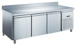 Table desserte négative professionnelle 3 portes avec dosseret 417 L - Furnotel - GN3201BTX Table desserte négative professionnelle 3 portes avec dosseret 417 L - Furnotel - GN3201BTX